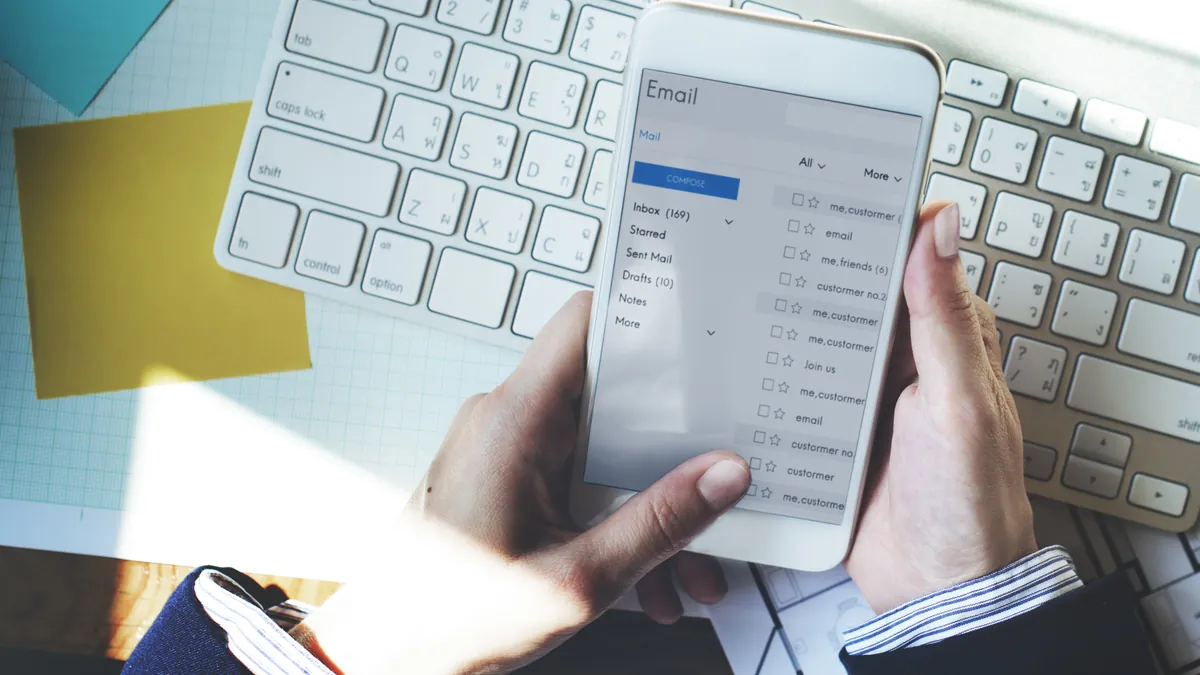 Hur Gmail-, Outlook- och Mail-appar i hemlighet förorenar din kontaktlista (och den enda lösningen)