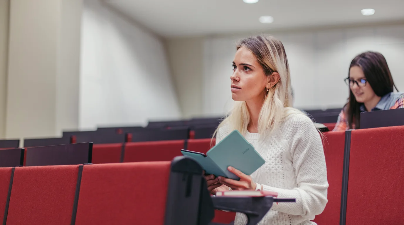 Hur högskolestudenter använder AI-röstinspelare för att förvandla Rapid-Fire-föreläsningar till högavkastande studieguider