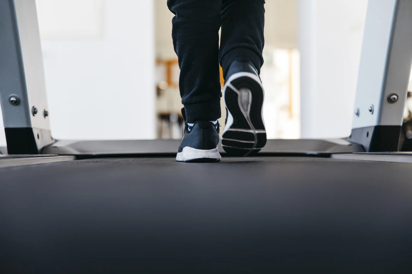 The Desk Workers Survival Guide: Hur man når 10 000 steg utan att sluta sitt jobb