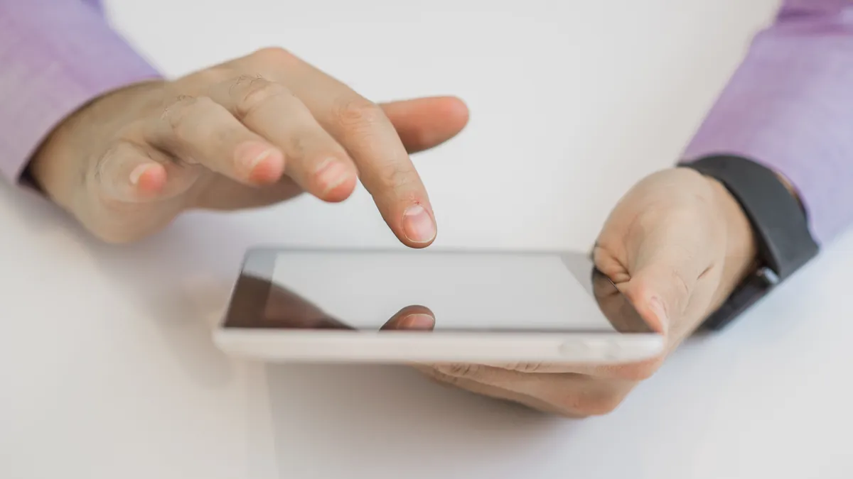 Hur man avslutar prenumerationen på e-postmeddelanden utan att öppna dem på iPhone