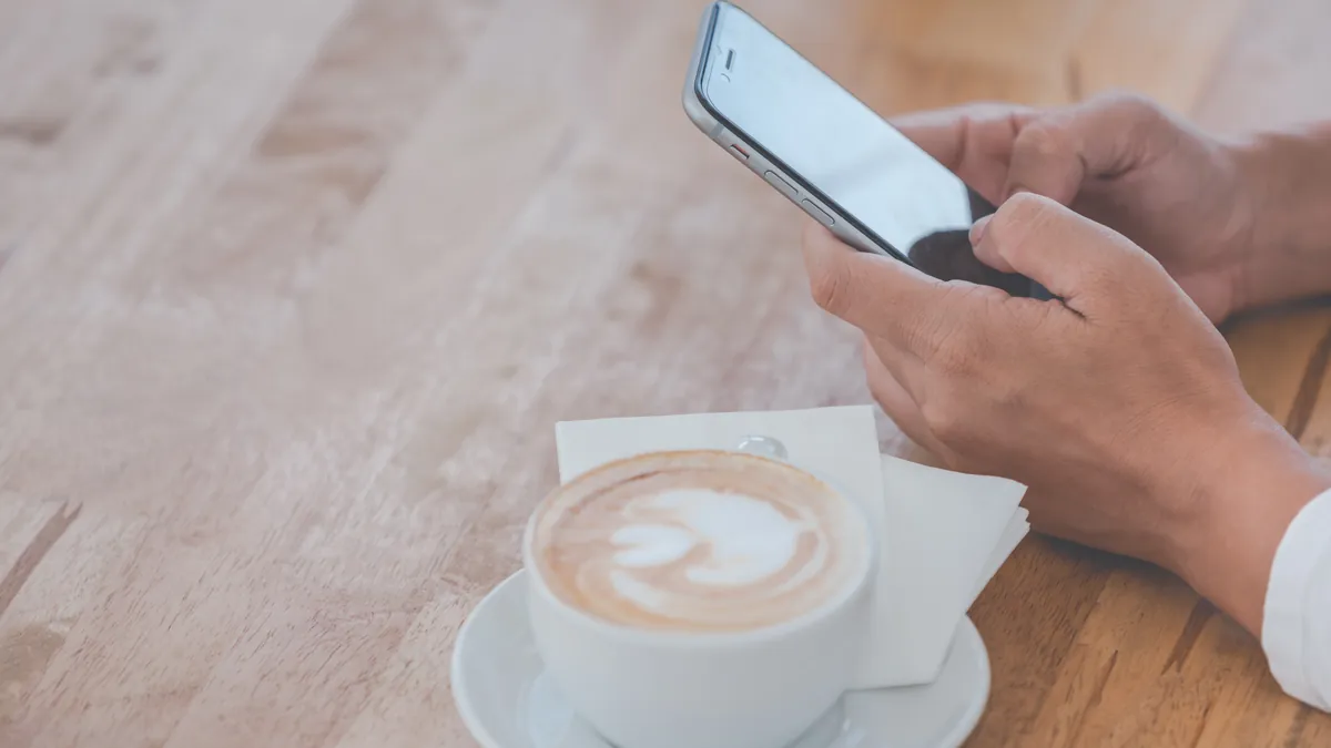 Varför WhatsApp lägger till skräp i dina iPhone-kontakter (och den rena korrigeringen)